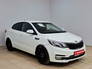 2016 Kia Rio III Рестайлинг, белый, 695000 рублей, вид 3