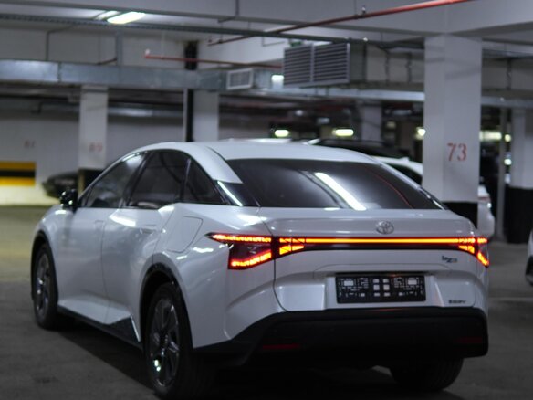 2023 Toyota bZ3, белый, 2616000 рублей - вид 4