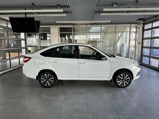 2026 Lada (ВАЗ) Granta I Рестайлинг, белый, 1324000 рублей, вид 4