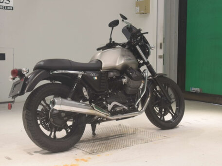 2017 Moto Guzzi V 7, серебристый, 600000 рублей, вид 4