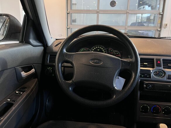 2011 Lada (ВАЗ) Priora I, серебристый, 195000 рублей - вид 9