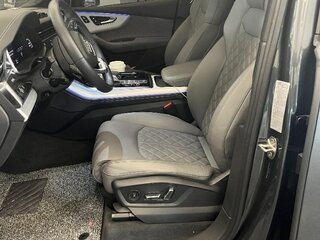 2024 Audi Q7 55 TFSI II (4M) Рестайлинг, серый, 10200022 рублей, вид 4