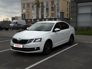 2017 Skoda Octavia III (A7) Рестайлинг, белый, 1400000 рублей, вид 2