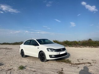 2017 Volkswagen Polo V Рестайлинг, белый, 1330000 рублей, вид 3