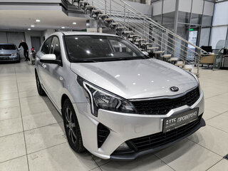 2021 Kia Rio IV Рестайлинг, серый, 1399000 рублей, вид 3