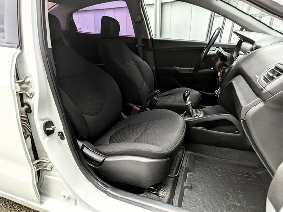 2014 Kia Rio 5-speed III, белый, 699000 рублей - вид 13