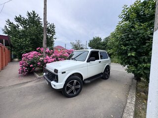 2015 Lada (ВАЗ) 2121 (4x4) Urban I Рестайлинг, белый, 600000 рублей, вид 3