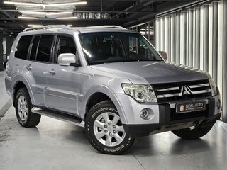 Mitsubishi Pajero IV