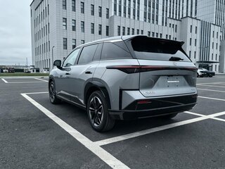 2026 Toyota bZ3X 58.3 kWh, серебристый, 2456029 рублей, вид 4