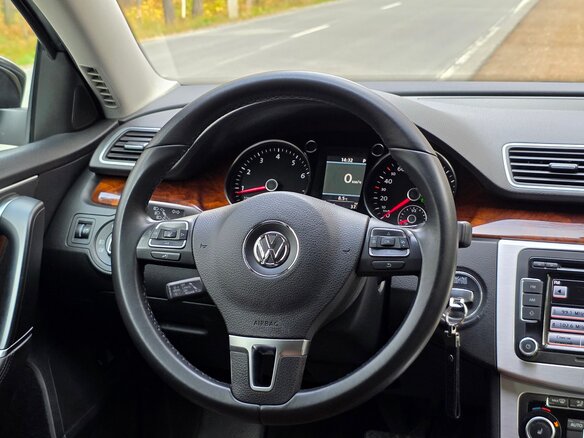 2011 Volkswagen Passat B7, чёрный, 1900000 рублей - вид 15