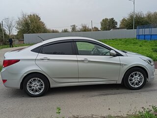 2016 Hyundai Solaris I Рестайлинг, серебристый, 880000 рублей, вид 2