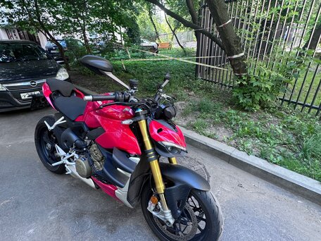 2021 Ducati Streetfighter V4, красный, 1900000 рублей, вид 4