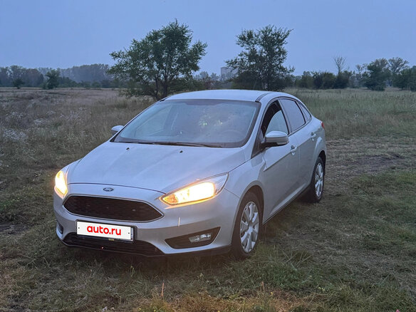 2016 Ford Focus III Рестайлинг, серебристый, 1150000 рублей - вид 1