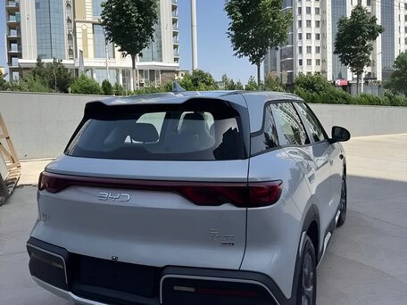 2026 BYD Yuan Up 45.12 kWh, серебристый, 2380000 рублей, вид 4