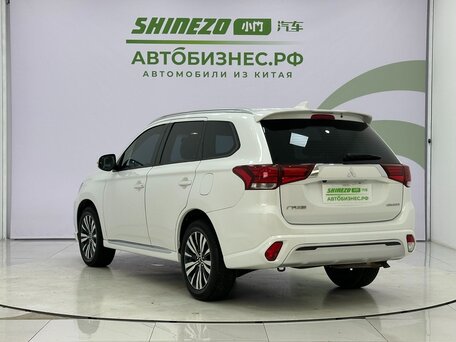 2022 Mitsubishi Outlander III Рестайлинг 3, белый, 2250000 рублей, вид 5