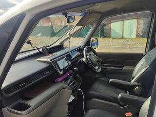 2015 Honda Stepwgn V, белый, 1850000 рублей, вид 5