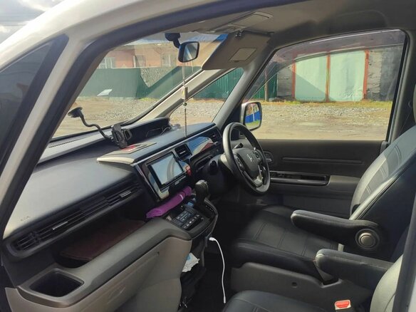 2015 Honda Stepwgn V, белый, 1850000 рублей - вид 4