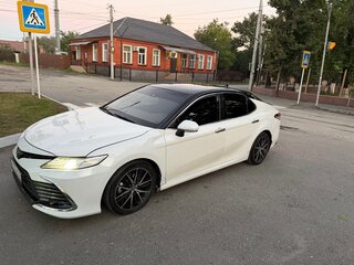 2018 Toyota Camry VIII (XV70), белый, 1500000 рублей, вид 2