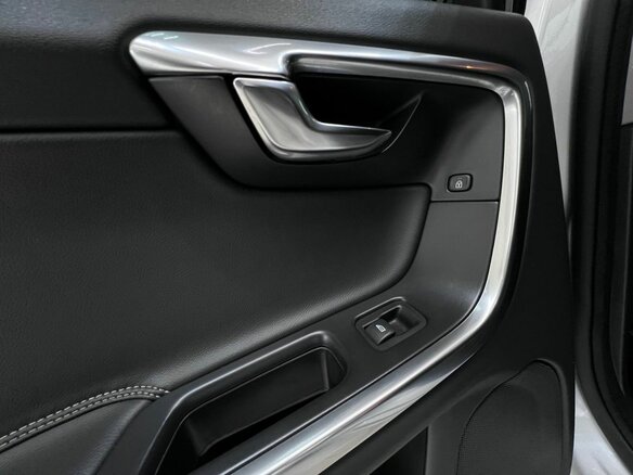 2016 Volvo S60 II Рестайлинг, серебристый, 1350000 рублей - вид 21