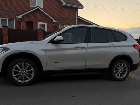 2017 BMW X1 20i xDrive II (F48), белый, 2740000 рублей - вид 9