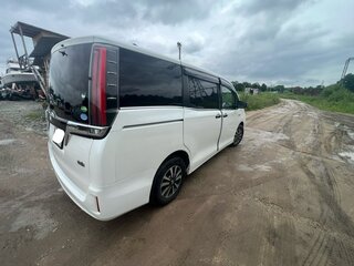 2017 Toyota Esquire I Рестайлинг, белый, 1650000 рублей, вид 5