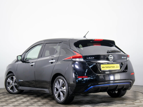 2018 Nissan Leaf II (ZE1), чёрный, 1699000 рублей - вид 5