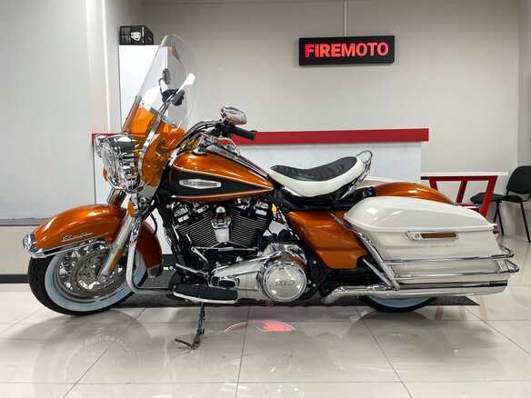 2023 Harley-Davidson Electra Glide, оранжевый, 3790000 рублей - вид 3