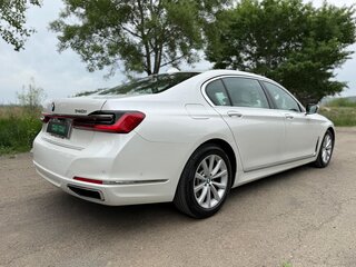 2020 BMW 7 серии Long 740Li xDrive VI (G11/G12) Рестайлинг, белый, 6300000 рублей, вид 3