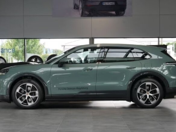 2026 Porsche Cayenne Electric IV, зелёный, 19990660 рублей - вид 1