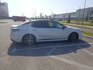 2020 Toyota Camry VIII (XV70), белый, 3300000 рублей, вид 3