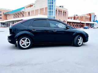 2010 Ford Focus II Рестайлинг, чёрный, 610000 рублей, вид 2