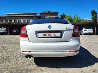 2010 Skoda Octavia II (A5) Рестайлинг, белый, 950000 рублей, вид 2