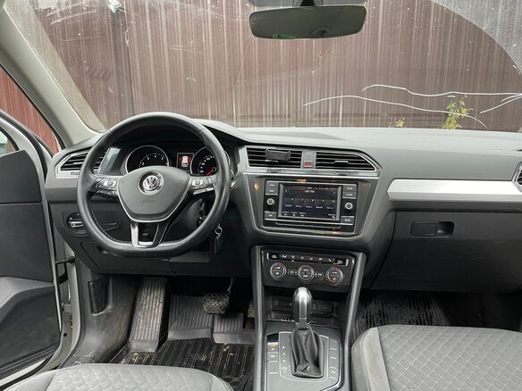 2017 Volkswagen Tiguan II, белый, 1820000 рублей - вид 6