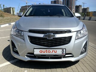 2014 Chevrolet Cruze I Рестайлинг, серебристый, 745000 рублей, вид 3