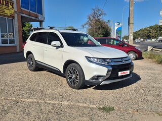 2017 Mitsubishi Outlander III Рестайлинг 2, белый, 2230000 рублей, вид 2