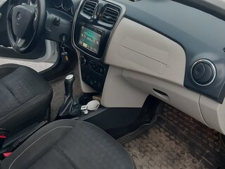 2015 Renault Logan II, белый, 180000 рублей, вид 4