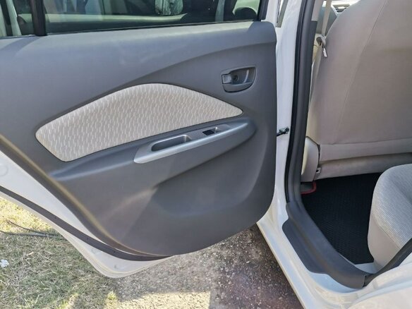 2010 Toyota Belta I, белый, 825000 рублей - вид 12