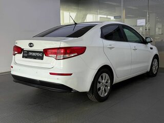 2016 Kia Rio III Рестайлинг, белый, 740000 рублей, вид 5