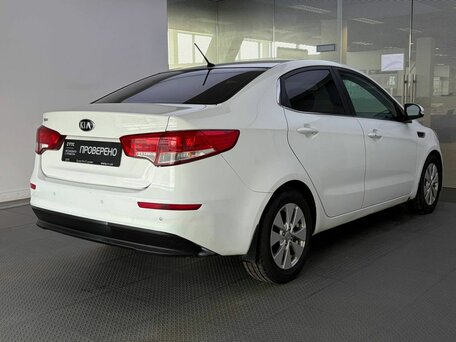 2016 Kia Rio III Рестайлинг, белый, 710000 рублей, вид 5