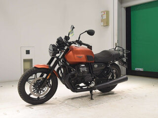 2022 Moto Guzzi V 7, оранжевый, 900000 рублей, вид 3