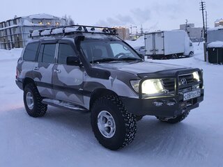 2005 Toyota Land Cruiser 105 100 Series Рестайлинг 2, серебристый, 4000000 рублей, вид 1