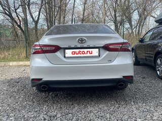 2019 Toyota Camry VIII (XV70), белый, 4230000 рублей, вид 3