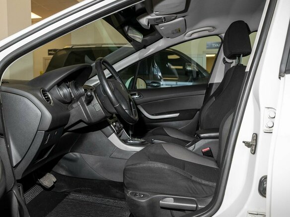 2011 Peugeot 308 I Рестайлинг, белый, 550000 рублей - вид 6