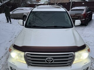 2013 Toyota Land Cruiser 200 Series Рестайлинг 1, белый, 3450000 рублей, вид 3