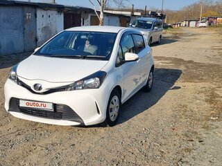 2016 Toyota Vitz III (XP130) Рестайлинг, белый, 925000 рублей, вид 4