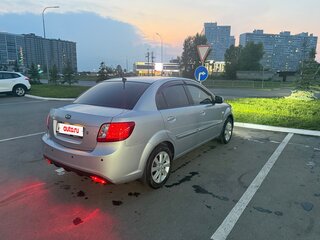 2011 Kia Rio II Рестайлинг, серебристый, 610000 рублей, вид 1