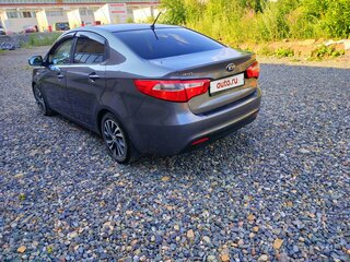 2013 Kia Rio 5-speed III, серый, 850000 рублей, вид 5