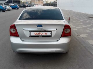 2008 Ford Focus II Рестайлинг, серебристый, 400000 рублей, вид 3