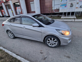 2013 Hyundai Solaris I, серебристый, 420000 рублей, вид 3