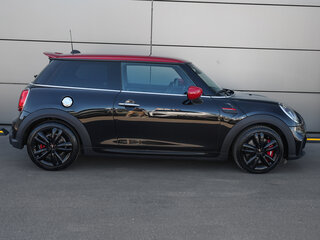 2021 Mini Hatch JCW III (F55/F56) Рестайлинг 2, чёрный, 4149000 рублей, вид 4